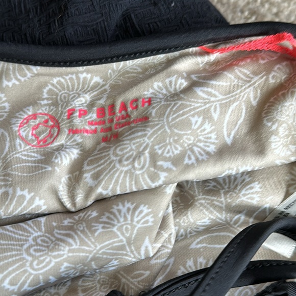 New Free People free-est Amber One-Piece Swimsuit Black Medium - Picture 6 of 11